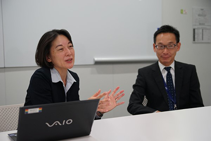 【写真】ソニー株式会社 足立氏(左)ソニー株式会社 望月氏(右)