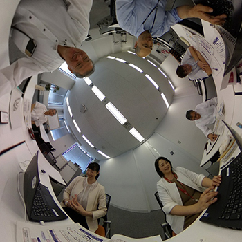 【写真】リコー社製 360度カメラ THETAによるヒアリング当日の様子